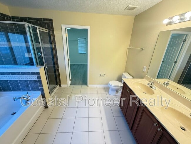 Building Photo - 10337 Stratford Pointe Ave