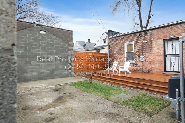 Building Photo - 12303 Klinger St