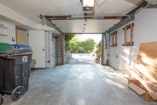 Building Photo - Beautiful Magnolia Brick close to village ...