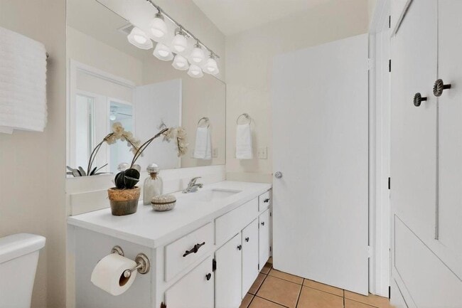 Building Photo - 10003 Rutland Village E