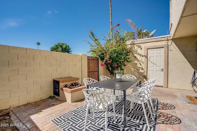 Building Photo - 7906 E Keim Dr