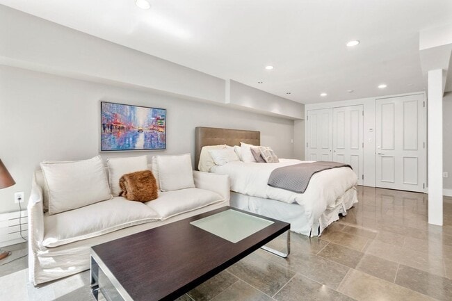 Building Photo - 48 Appleton St