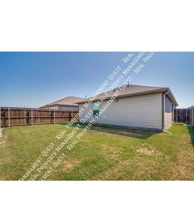 Building Photo - 2525 Russell St