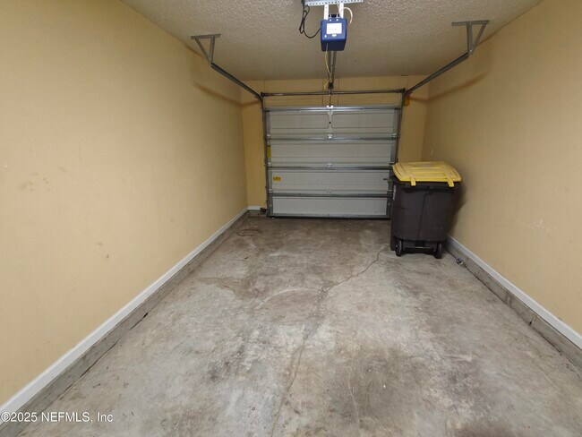 Building Photo - 7764 Playschool Ln