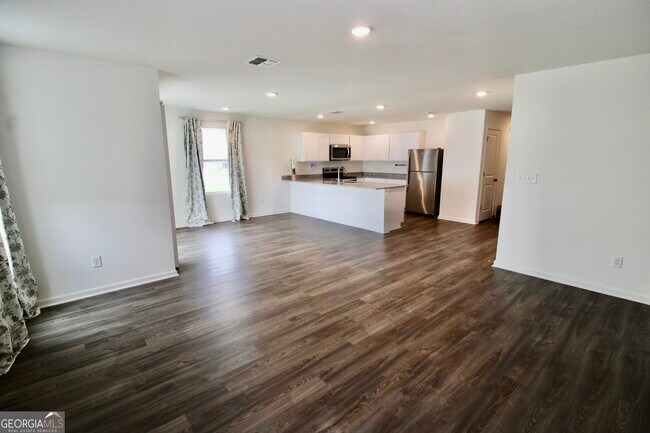 Building Photo - 205 Landing Blvd