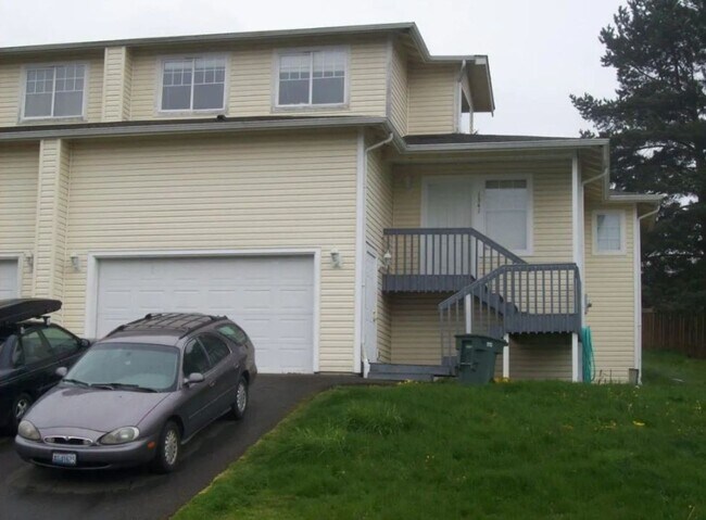 Building Photo - Preleasing, 4 Bedroom Townhouse Just Minutes from WWU with Yard and Deck!
