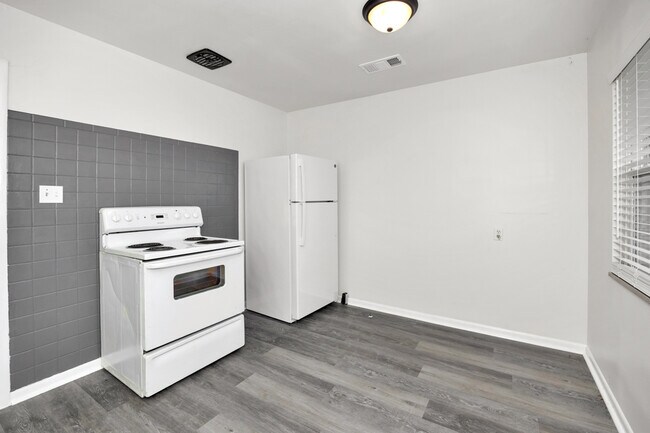 Building Photo - 4210 Toftoy Dr SW