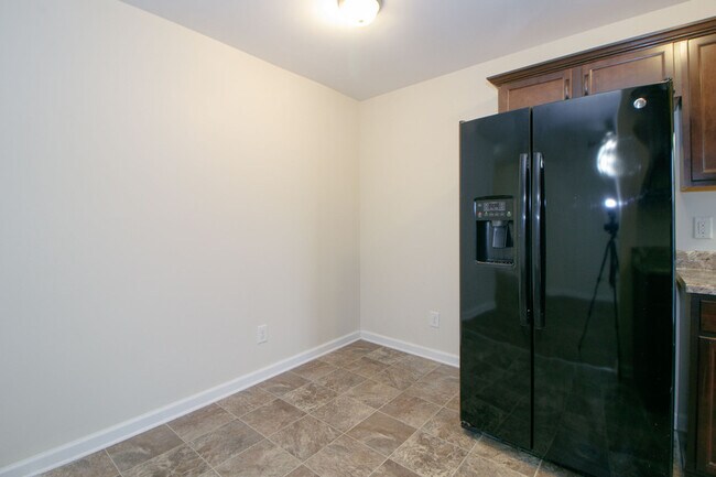 Building Photo - 505-E Havendale Ct