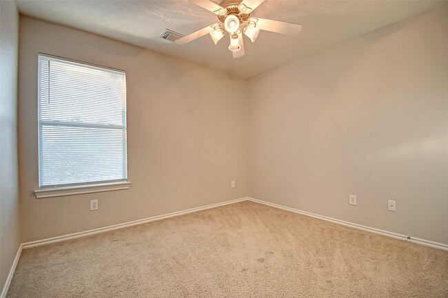 Building Photo - 243 Drake Run Ln