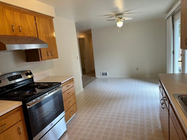 Building Photo - 5707 Sunset Ln