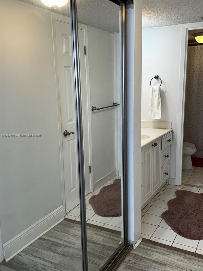 Building Photo - 18061 Biscayne Blvd