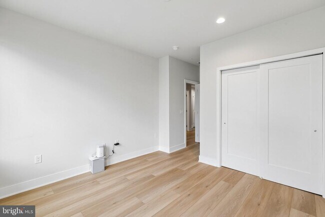 Building Photo - 2160 Northbank Pl