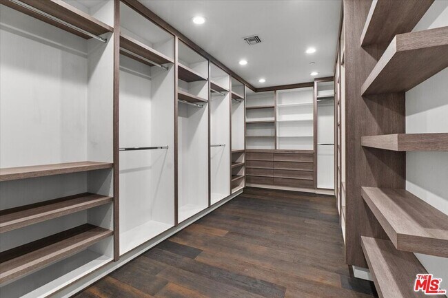 Building Photo - 853 N Kilkea Dr
