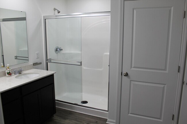 Building Photo - Beautiful 5 BR in Danville!
