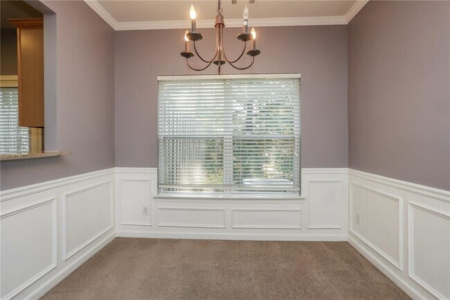 Building Photo - 2860 Ridgeview Dr