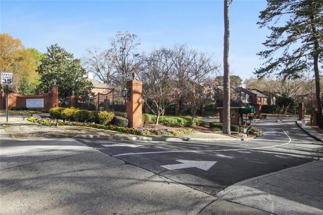 Building Photo - 27207 Plantation Dr NE