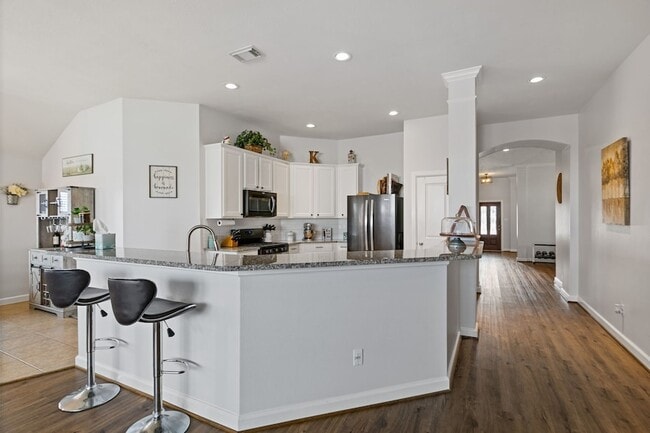 Building Photo - 8222 Groveland Hills Dr