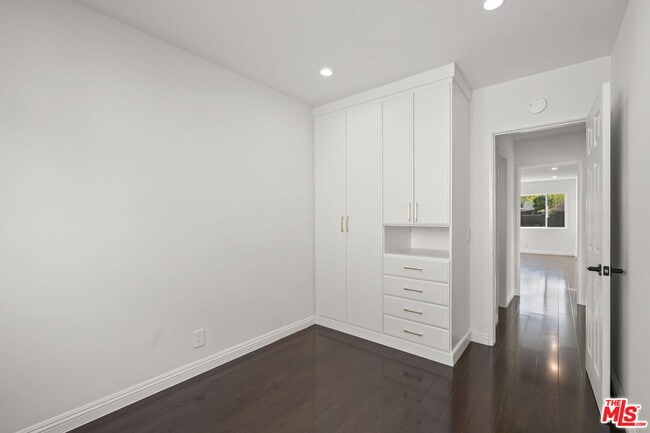 Building Photo - 841 Oxford Ave