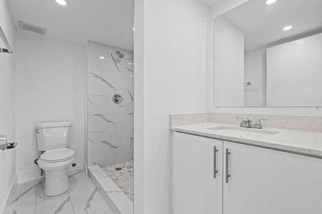 Building Photo - 9227 SW 87th Ave