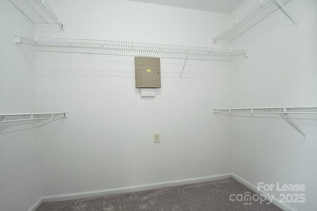Building Photo - 129 Bosburg Dr