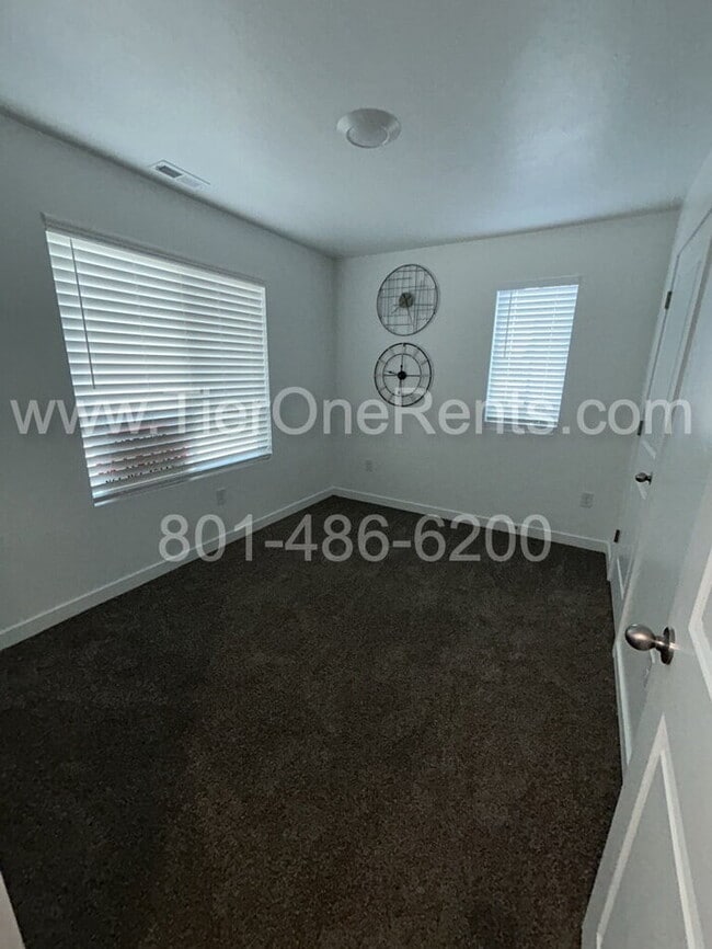 Building Photo - NO DEPOSIT option available for qualified renters!