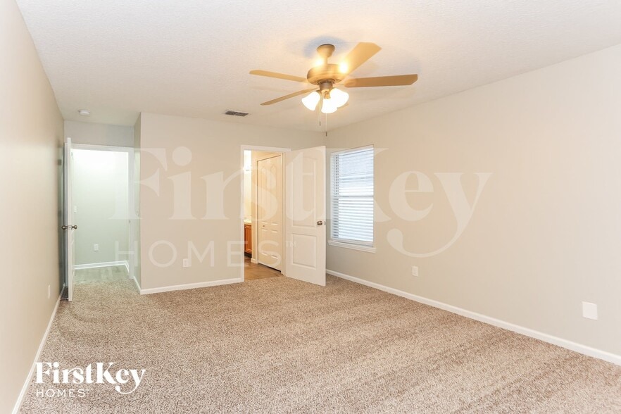 Building Photo - 2444 Bentwater Dr W