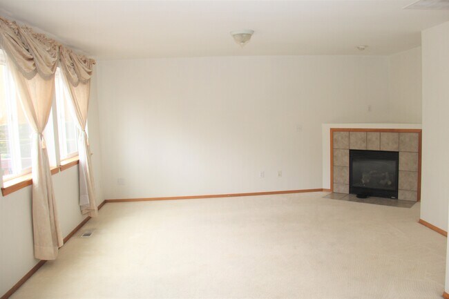 Building Photo - 4006 S 126th St