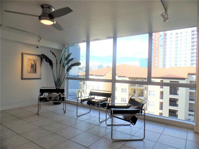 Building Photo - 470 3rd St S