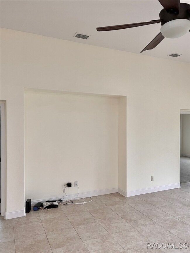 Building Photo - 2395 N Brentwood Cir