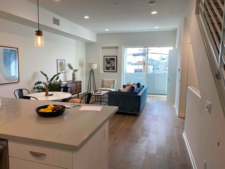 Building Photo - 4829 Craner Ave