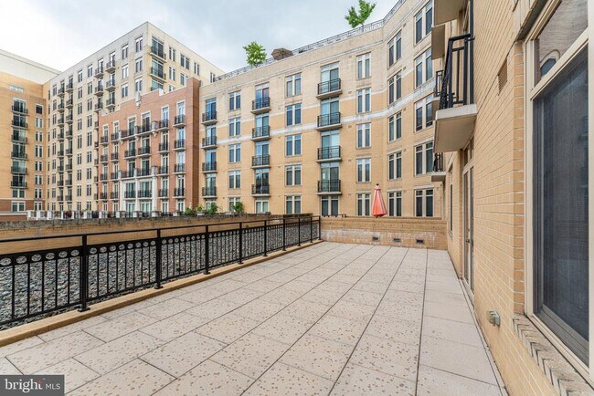 Building Photo - 155 Potomac Passage
