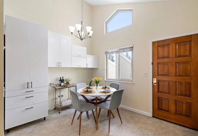 Building Photo - Upscale Living at Its Finest