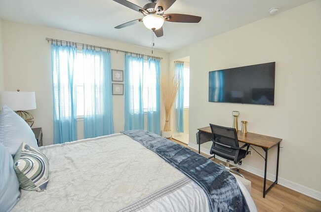 Building Photo - 18214 Lake Eagle Dr