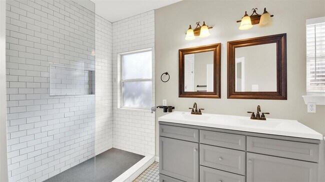 Building Photo - 1613 Country Squire Dr