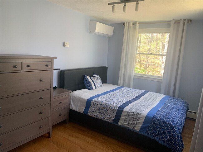 Building Photo - 31 Hunnewell St