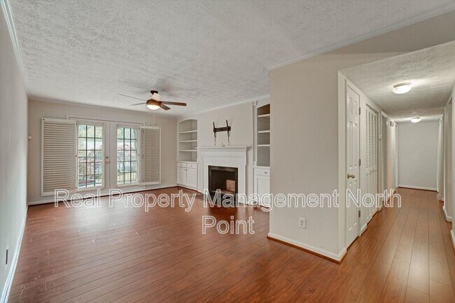 Building Photo - 3513 Essex Ave