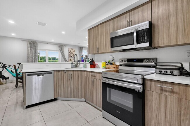 Building Photo - 5315 SW 125th Ave