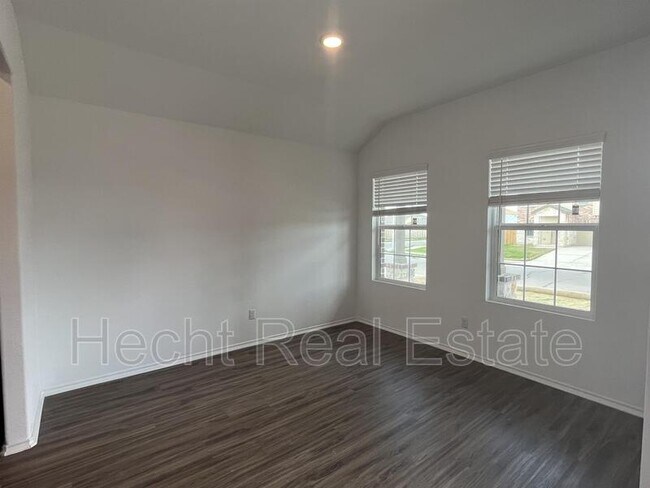 Building Photo - 283 Silver Glen Dr