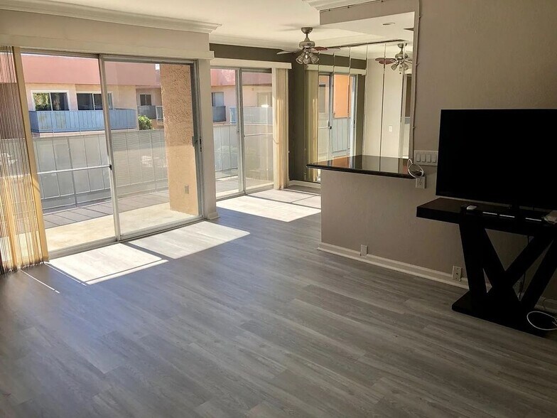 Building Photo - 400 N Sunrise Way