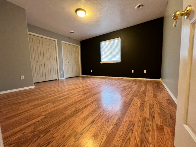 Building Photo - 7480 Edgebrook Dr