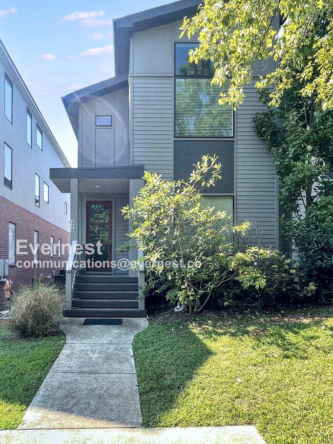Primary Photo - 549 Moore Ave