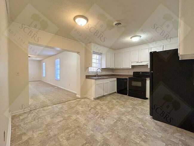 Building Photo - St. Andrews 4 Bedroom, 2 Bath Home