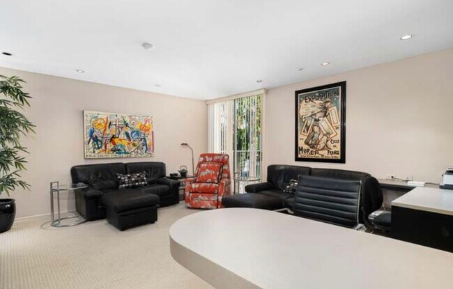 Building Photo - 1408 Tamarisk W St