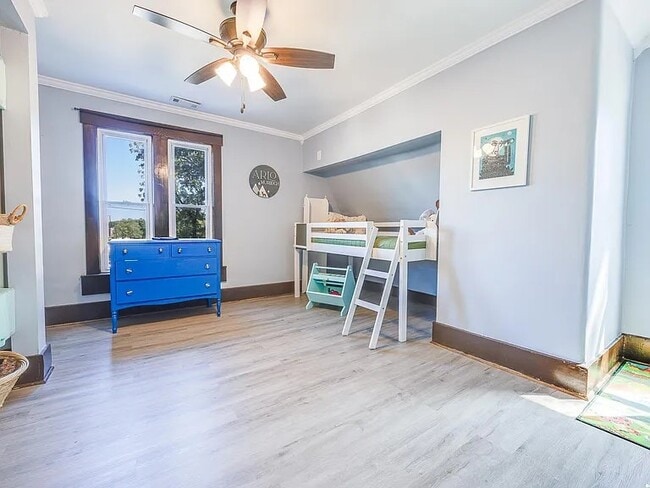 Building Photo - 1512 College St