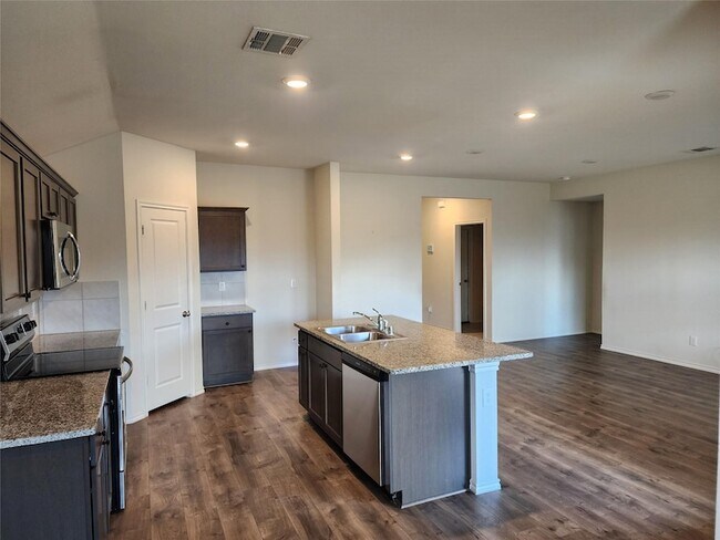 Building Photo - 503 Silo Cir