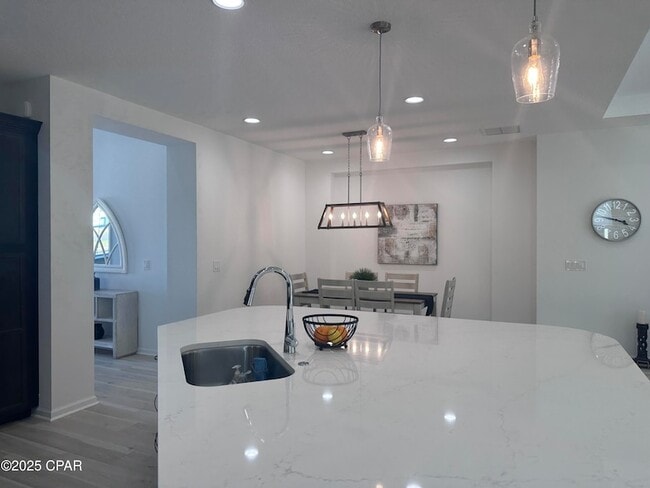 Building Photo - 9259 Paradise Dr