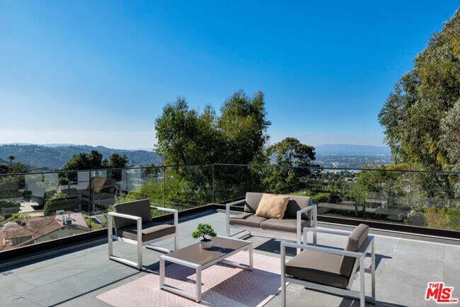 Building Photo - 7966 Mulholland Dr