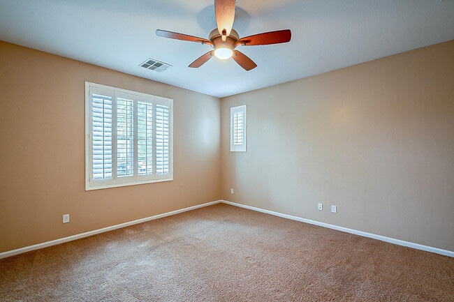 Building Photo - 15370 W Bloomfield Rd