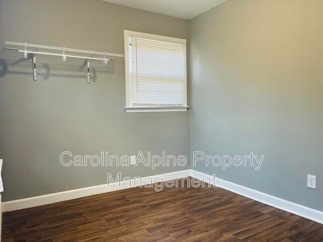 Building Photo - 3729 Somerset Dr