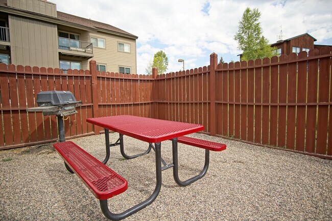 Building Photo - 2875 Village Dr